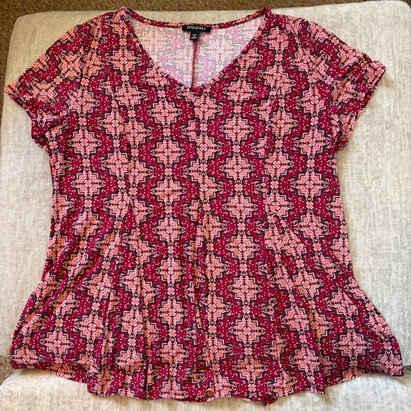 Roz & Ali Tops - Roz & Ali Pink Geo-Print V-Neck Short Sleeve Top